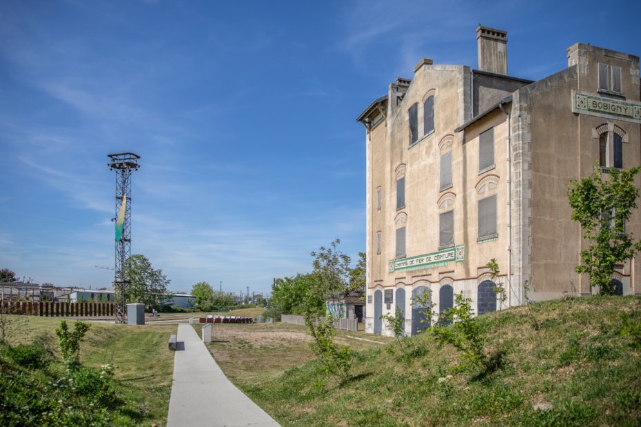 Inauguration parcours artistique Outre-Nuit � la gare de d�portation de Bobigny (c) Nicolas Moulard