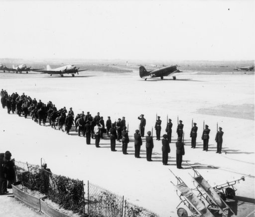 Return of prisoners and deportees to Le Bourget in September 1945
